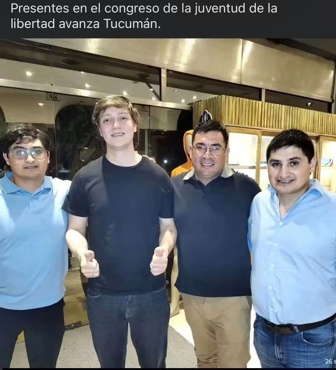 patoperon1sta's tweet photo. Tiras una cajeta y toca el suelo jajajaja https://t.co/TIwfJ5Cima