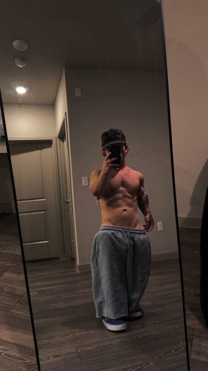 leoxlifts's tweet photo. Be honest… smash or pass? https://t.co/BuvHYQ6ruJ