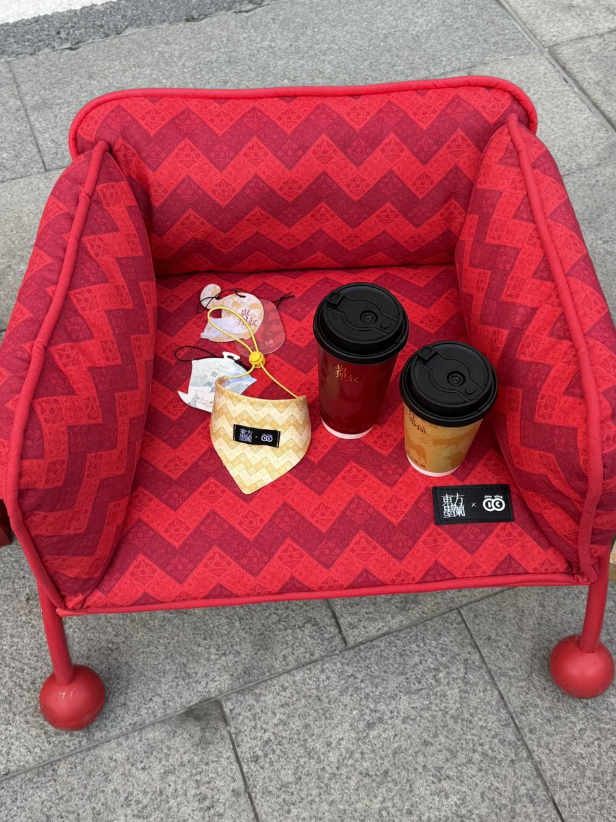 queennwei_5_af7's tweet photo. Today, at the bustling 业咕共街陈 neighborhood, I grabbed a warm drink and felt the cozy local vibe. https://t.co/h1FvoxI5Fj