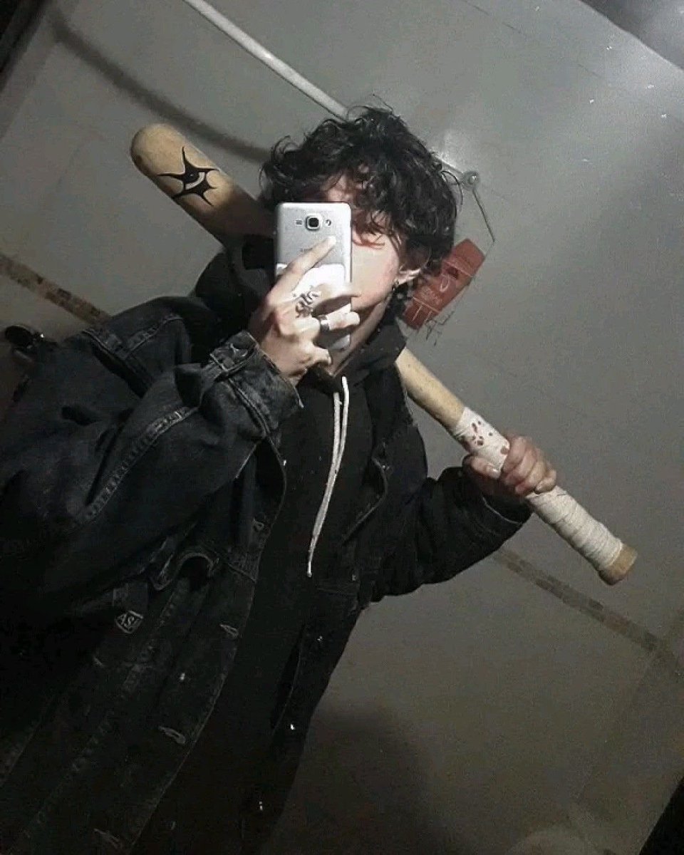 Batscjunior's tweet photo. Coming to get you @evan_the_rosier https://t.co/HE4B0H7V8W