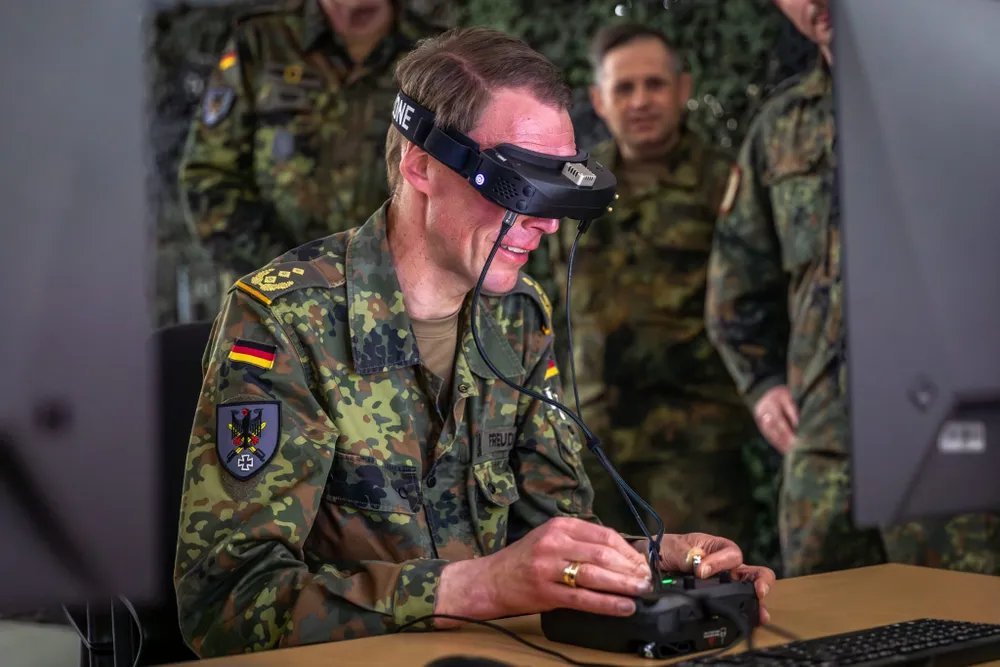 Jeff21461's tweet photo. 🇩🇪 The Bundeswehr announced that it is forming its first independent unmanned systems formation. This new regiment will be part of the 10th Panzer Division and reach initial operational status in 2027.

Initially the unit will comprise roughly 300 soldiers, with plans to further grow it to about 600. Capability-wise, the unit will be equipped with Strike drones capable of reaching out at 500 km, electronic warfare, and counter-UAS capabilities. 

The primary goal of this formation is to rapidly experiment and establish higher-level UAS capabilities within the Bundeswehr. This concept will also be spread out to the other two divisions of the Bundeswehr if this experiment works out well.

https://t.co/3MPFHDMsWe