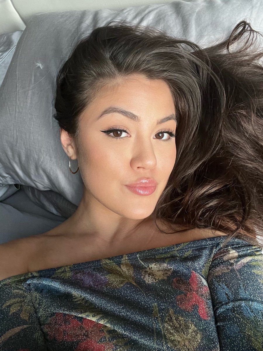 KENDRASPADE's tweet photo. maybe I do have a good side https://t.co/v7PVC8VUY9