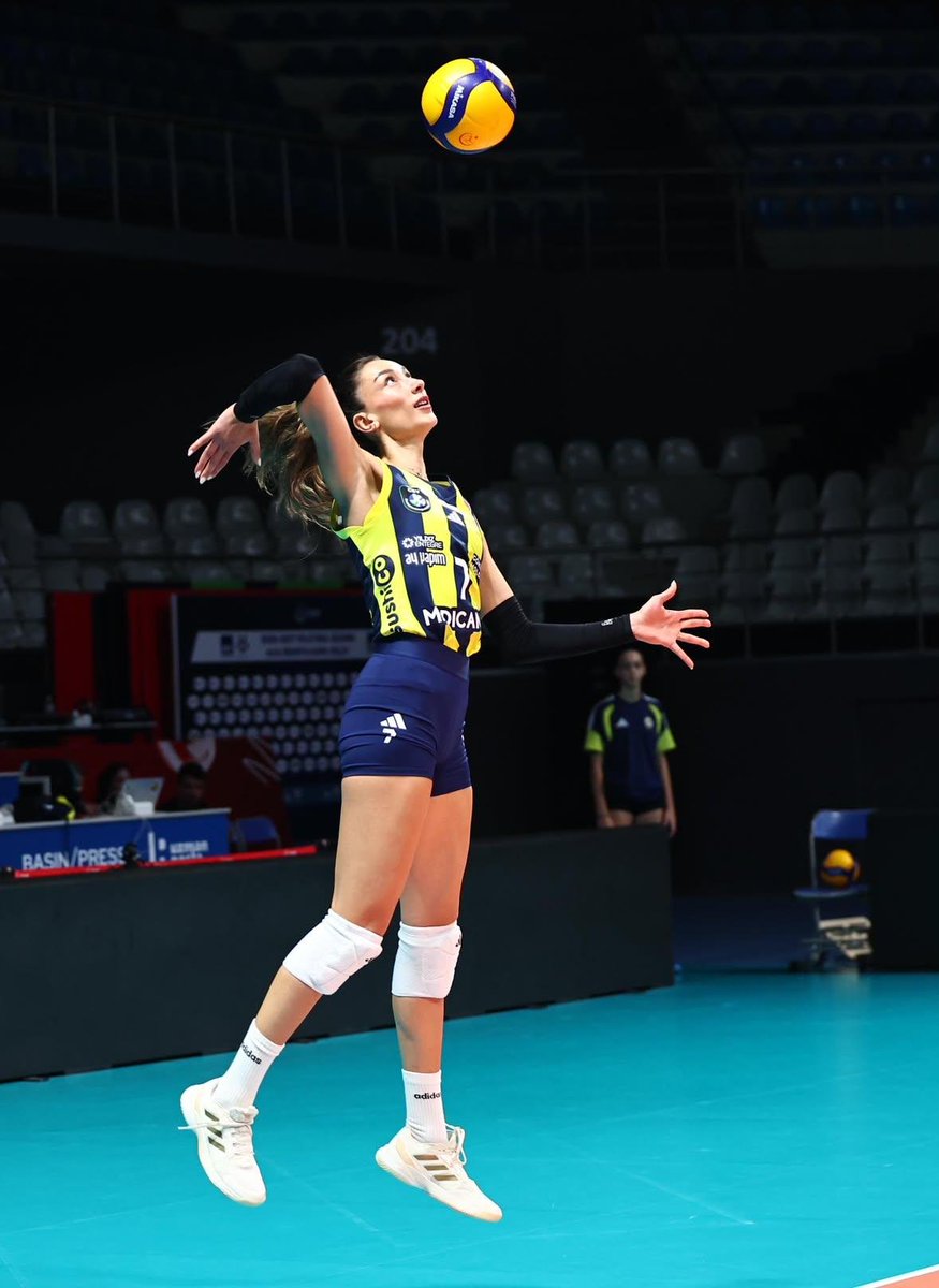 venzavolley's tweet photo. Yakışmadığı forma yok 🤌🏻 https://t.co/Qxqe6hyP8C