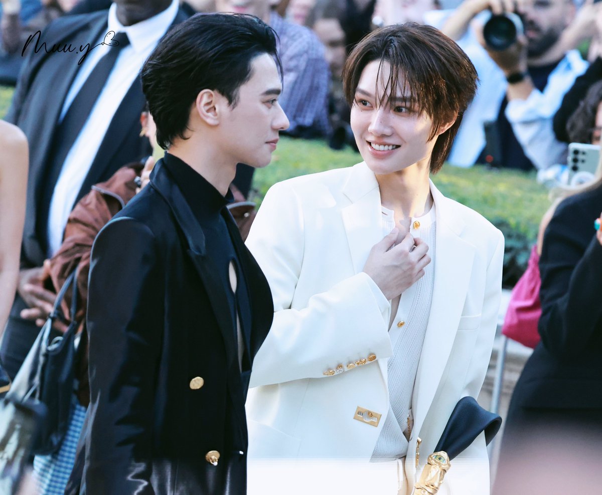 MuuYip's tweet photo. 😊

KENG NAMPING IN PARIS FW27  
#SchiaparellixKENGNAMPING 
#KengNamping 
#KengHarit #nampingster 
#Schiaparelli https://t.co/CaQSQ2xAyY