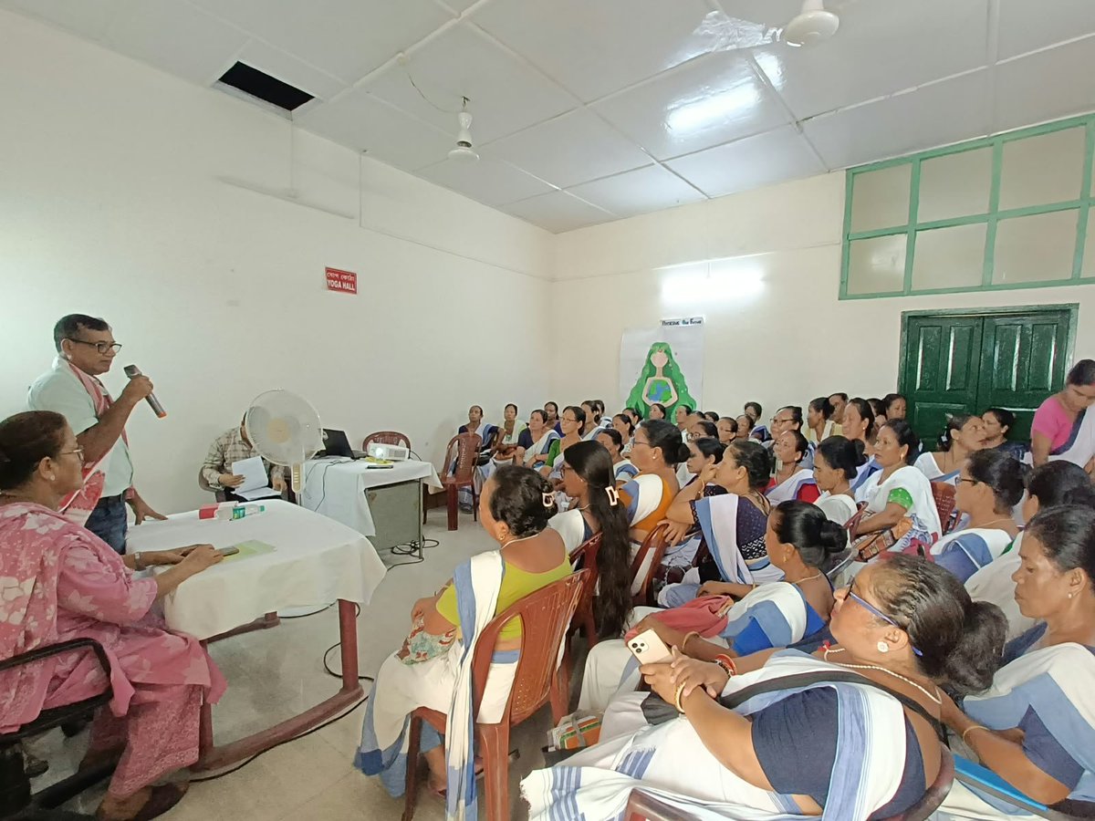 NHMSonitpur's tweet photo. The District Tobacco Control Cell, Sonitpur, organized an awareness meeting at Chariduar CHC on tobacco control and the harmful effects of tobacco use. 

 @MoHFW_INDIA @nhm_assam @TheAshokSinghal @DCSonitpur https://t.co/rFFdjr4uZl
