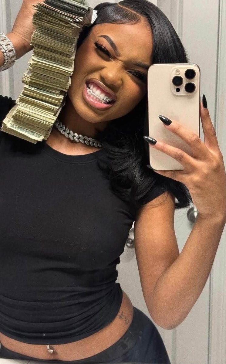 DiaryyOfCatt's tweet photo. Wishing a soft life &amp; a BIG bank account to all my get-money girls! 🎀🎃💰💕 Happy STACKTOBER! 🎀🧡✨ https://t.co/W4T8OvObzo