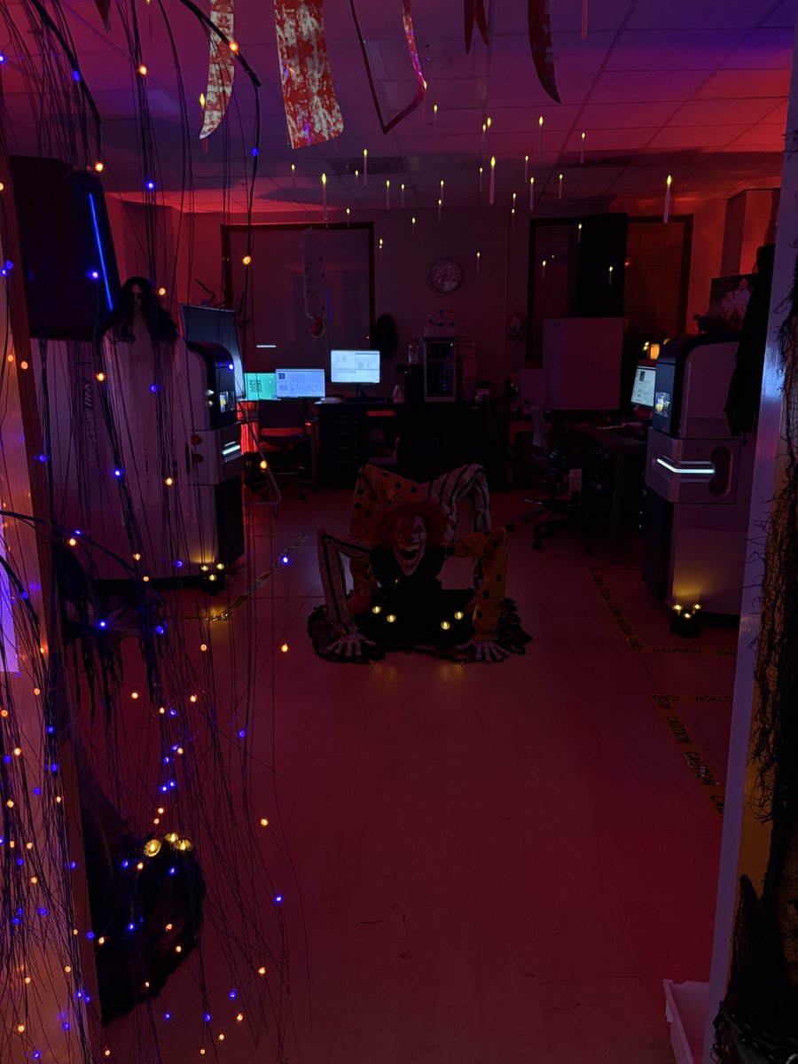 RCSunlab's tweet photo. Halloween is in full swing, follow our journey every year as well try to out do ourselves each year on decoration !! https://t.co/V2ytW4rVxq