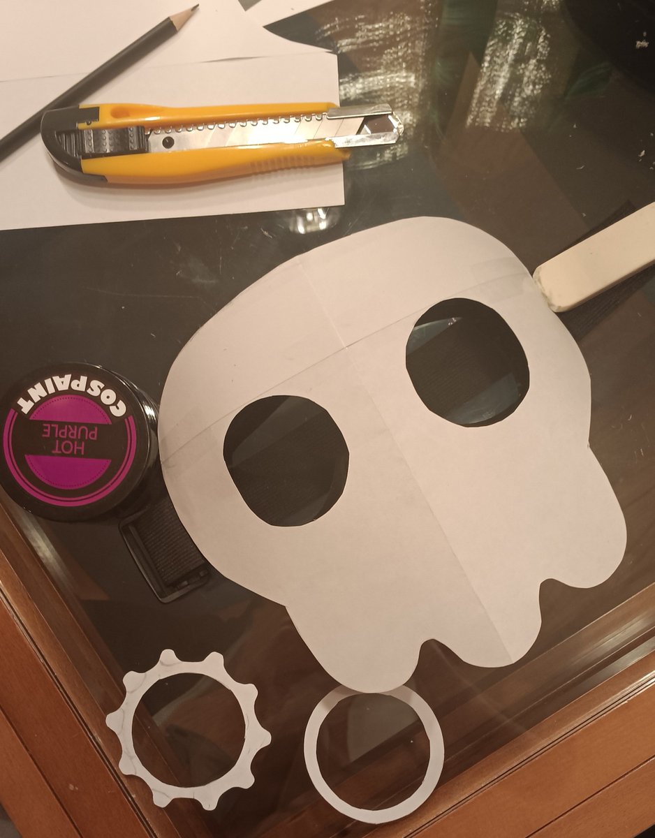 Useernammdd23's tweet photo. Been working on a tesla cosplay , I made the mask for the concert and ill be working on the full when I have the money #tlt #thelivingtombstone https://t.co/edNWUlLsR2