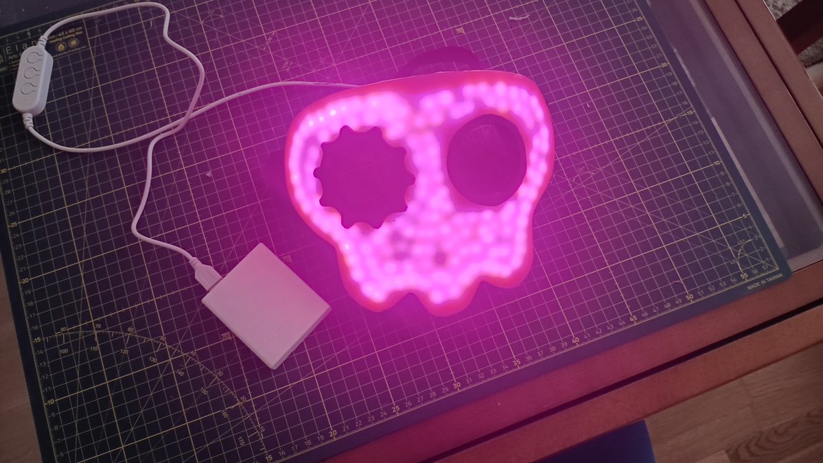 Useernammdd23's tweet photo. Been working on a tesla cosplay , I made the mask for the concert and ill be working on the full when I have the money #tlt #thelivingtombstone https://t.co/edNWUlLsR2