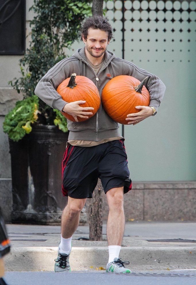 hannijackxo's tweet photo. when its october 1st https://t.co/8NvRoT3YhT