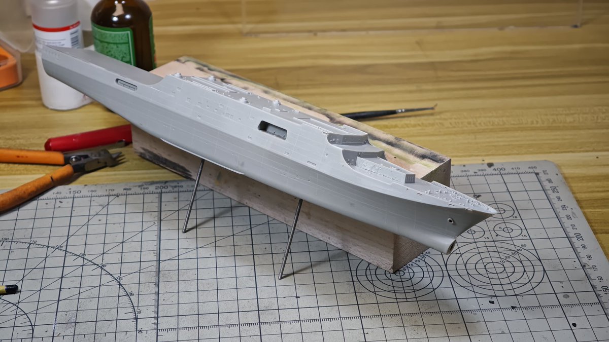 SHOKAKU_NANODAA's tweet photo. [1/700 Type 071 LPD WIP]

Add weld seam detailing to the hull.

#scalemodel  #shipmodel #艦船模型 #scalemodelling #scalemodeling https://t.co/AzlYm9aXxs