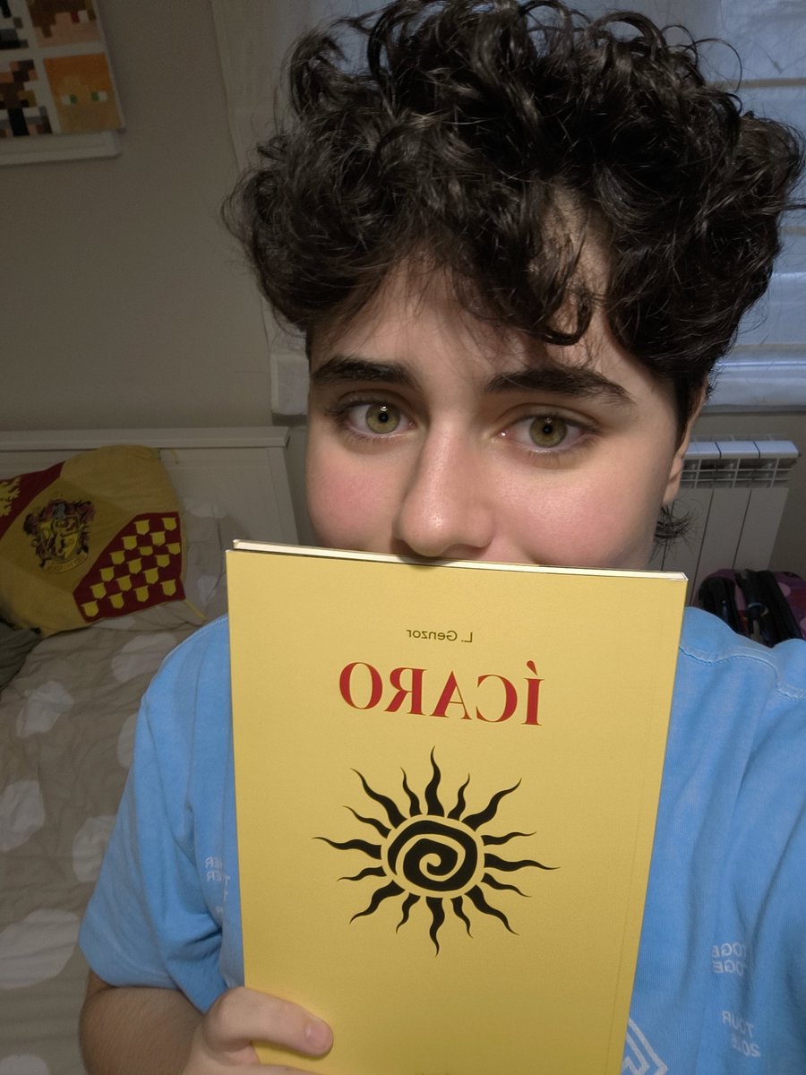 genzoriti_'s tweet photo. Muy emocionado de poder decir que mi segundo poemario sale hoy!!! ☀️
Os presento "Ícaro", ya a la venta en este link <3
https://t.co/iSRTnEMDP6 https://t.co/JSDFyZOGYP