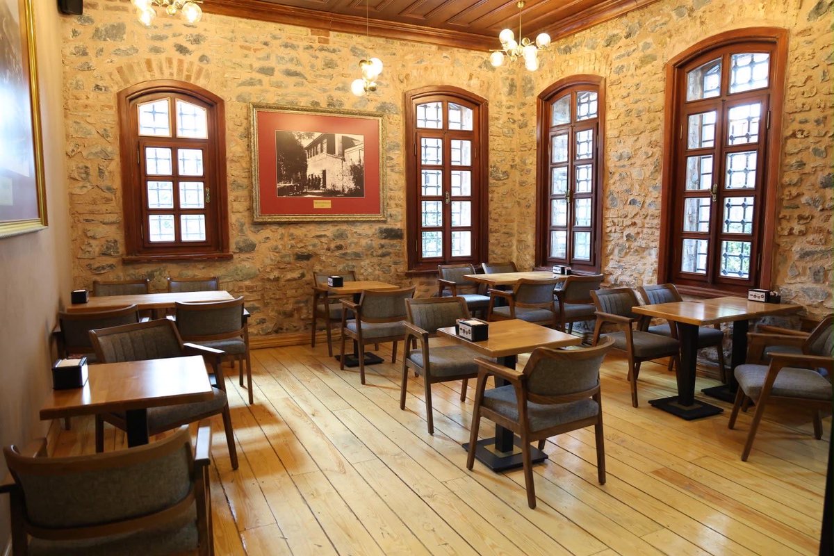MevlutOztekin's tweet photo. 📍 Kâğıthanemizin tarihi eserlerine bir bir sahip çıkıyoruz… Restorasyon ve yeniden ihya ile tamamladığımız yapılarımızı ilçemizin hizmetine sunuyoruz..

1889 yılında Sultan II.Abdulhamid tarafından yaptırılan Tarihi Kâğıthane Köyü Karakolumuzun restorasyon çalışmalarını tamamladık. 

23 Ekim Cuma günü açılışını gerçekleştireceğimiz Vefa Konağı’ndaki çalışmaları yerinde inceleyerek ekiplerimizden son durum hakkında bilgi aldık.

Ailelerimizin ve gençlerimizin Kâğıthane Meydanı’nda yeni buluşma noktası “Vefa Konağı” şimdiden hayırlı olsun.

Geçmişimizin izlerini koruyarak ilçemize yeni bir kültürel değer daha kazandırmanın mutluluğunu yaşıyoruz.

#KalbimizKağıthane