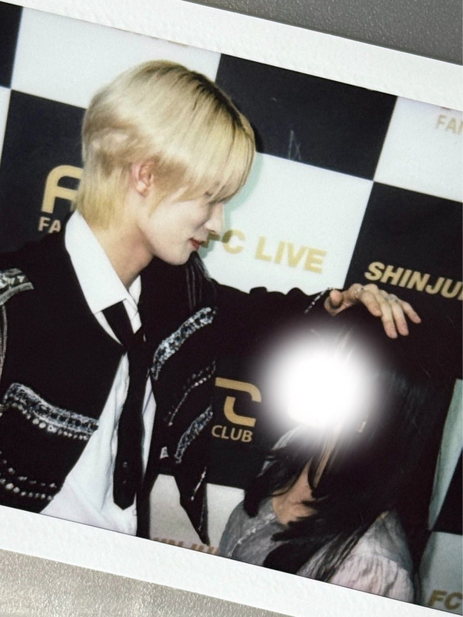 10v2_67's tweet photo. 키재는포즈란다🙄 https://t.co/iGEUSnhQA2