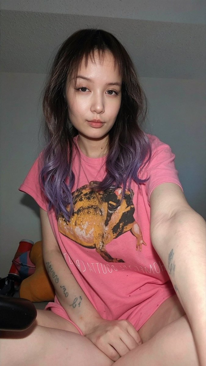 SammieLove63100's tweet photo. 𝗽𝘂𝗿𝗽𝗹𝗲 𝗵𝗮𝗶𝗿 𝗱𝗼𝗻'𝘁 𝗰𝗮𝗿𝗲 🟣💜 your favourite egirl went full alt mode… come see 🥰👀 ⤵️⤵️⤵️ https://t.co/tpGbZmBgTH