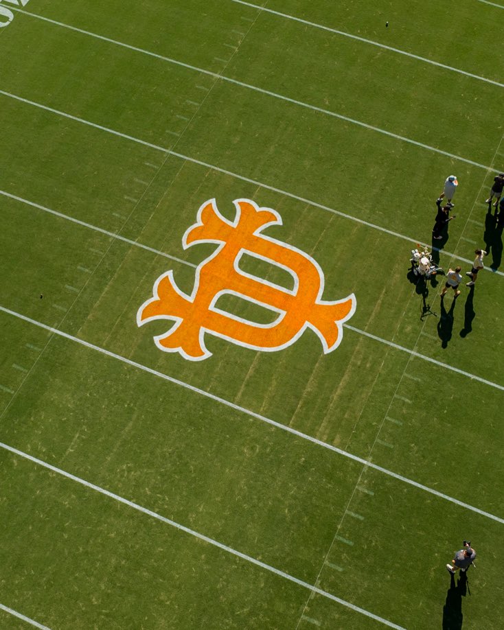 BarstoolTenn's tweet photo. Midfield Logo for Auburn vs Tennessee has been unveiled. 

IT’S BEAUTIFUL. I need this on merch ASAP. https://t.co/AIGzyxu6jV