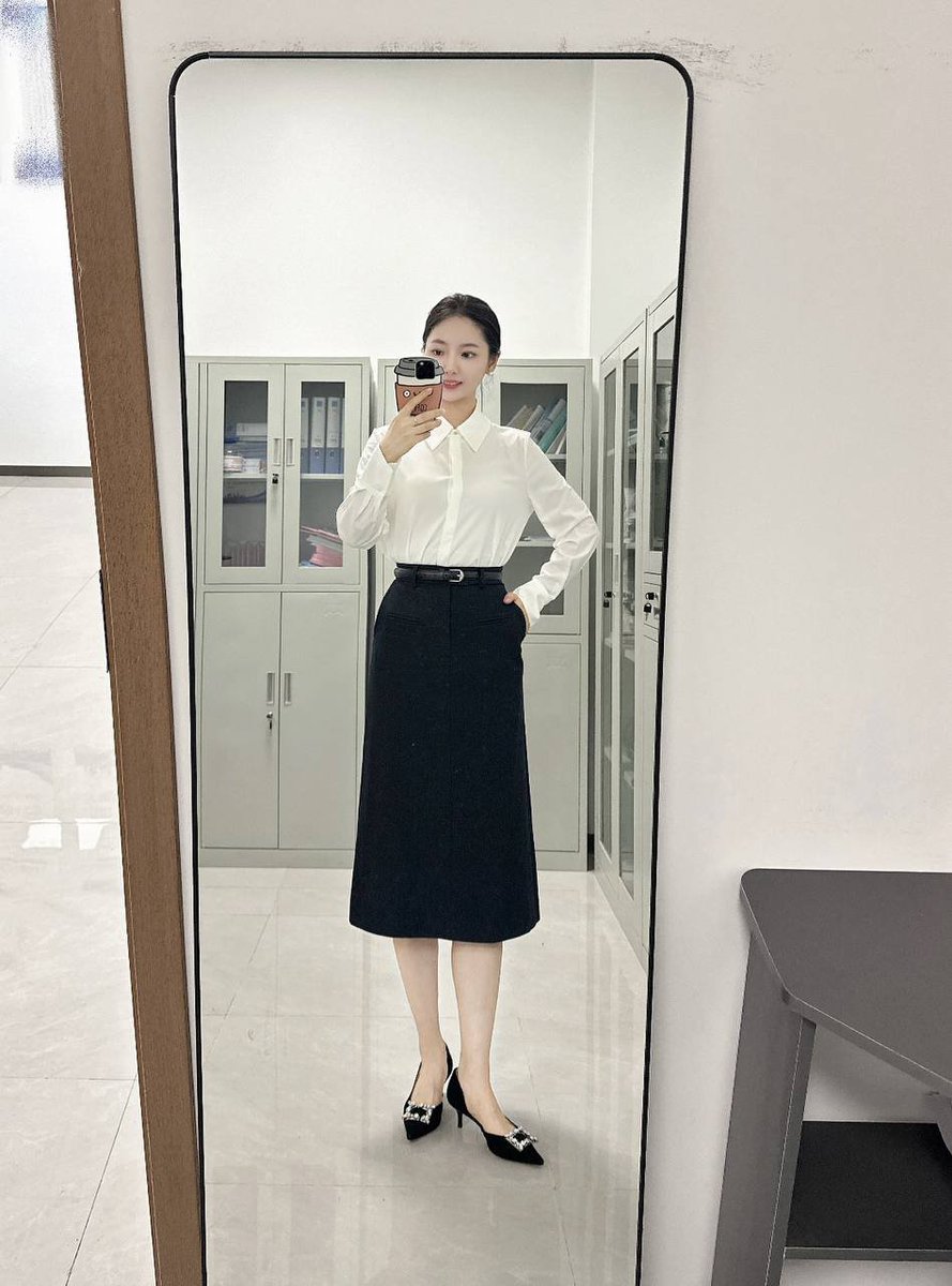 jokze4's tweet photo. 小学教师寻长期搭子一个！本人！是本人！
要求：素质 干净 懂尊重 
加分项：微胖有小肚子 谈吐素质 会做蛋炒饭  有边界感 讲卫生 会照顾别人的感受

拒绝：不喜欢邋遢和没边界感的人 同频比什么都重要。

符合要求的点个赞，留下坐标 私信我都会回 https://t.co/CNWMoRbAG0