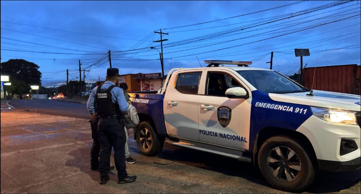 umep_4's tweet photo. 🚔👮🏻‍♂️ 𝙐𝙈𝙀𝙋-4 𝙧𝙚𝙛𝙪𝙚𝙧𝙯𝙖 𝙡𝙖 𝙥𝙧𝙚𝙫𝙚𝙣𝙘𝙞ó𝙣 𝙘𝙤𝙣 𝙥𝙖𝙩𝙧𝙪𝙡𝙡𝙖𝙟𝙚𝙨 𝙢ó𝙫𝙞𝙡𝙚𝙨 𝙚𝙣 𝙯𝙤𝙣𝙖𝙨 𝙘𝙤𝙢𝙚𝙧𝙘𝙞𝙖𝙡𝙚𝙨 𝙮 𝙚𝙨𝙩𝙖𝙘𝙞𝙤𝙣𝙚𝙨 𝙙𝙚 𝙗𝙪𝙨𝙚𝙨 👮🏻

La UMEP-4 desarrolla patrullajes móviles en vehículo, fortaleciendo la presencia policial. https://t.co/sduLzYZlUz