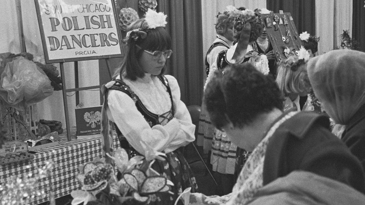 chipublib's tweet photo. Hej, Chicago! Join us as we celebrate Polish American Heritage Month and enjoy exciting events that uplift Polish people’s impact on this city. Partake in traditional Polish crafts, take a walk through West Town with a local author and more! 

https://t.co/QANtdB09on https://t.co/V7m8c9rVG0