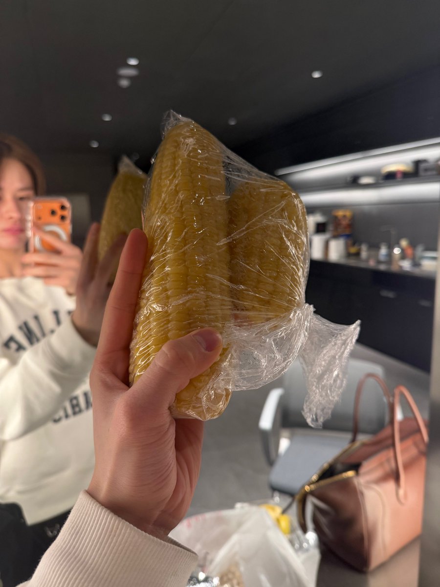 notyournoahs's tweet photo. ⠀ 

ㅤ✎「  #2GETHER47   」
⤹  💬  ；𝒇𝒓𝒐𝒎 𝗡𝗢𝗔𝗛 🐤

기대했던 생일 케이크는 어디 가고 눈떠보니 옥수수 파티 중 🌽😭 마미가 오늘 내 생일이니까 옥수수나 먹으래. 실화냐?

( @OFCTWG @NATIONFFICIAL ) 
⠀ https://t.co/lSnwHeGl5H
