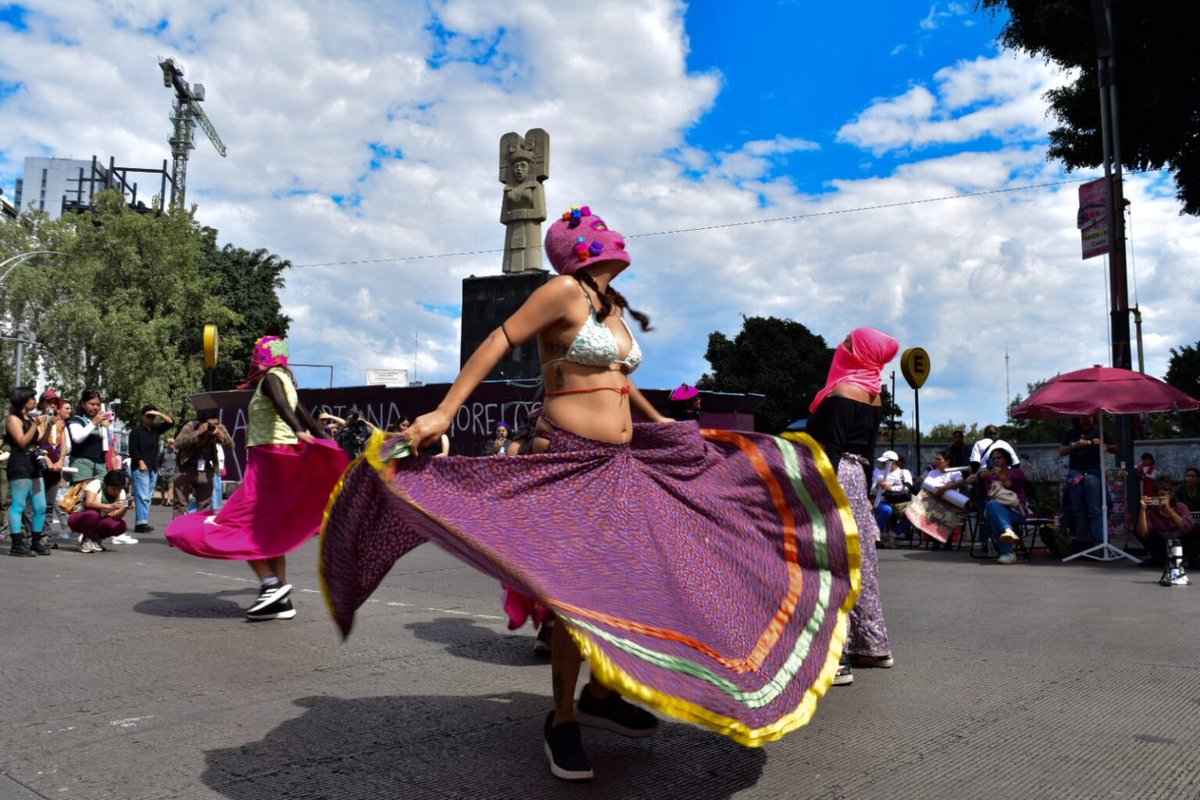 ZonaDocs's tweet photo. #MediosAliados Entre música, danza, memoria y exigencias de justicia, mujeres y colectivas celebraron cinco años de la Glorieta de las Mujeres que Luchan en CDMX.

Por Alicia García / @aliciaaaa33
Fotografía Zazil Nahui / @ZazilNahui
@Somoselmedio 
https://t.co/Q5kcWDdR2s https://t.co/IM1SsfYjhg