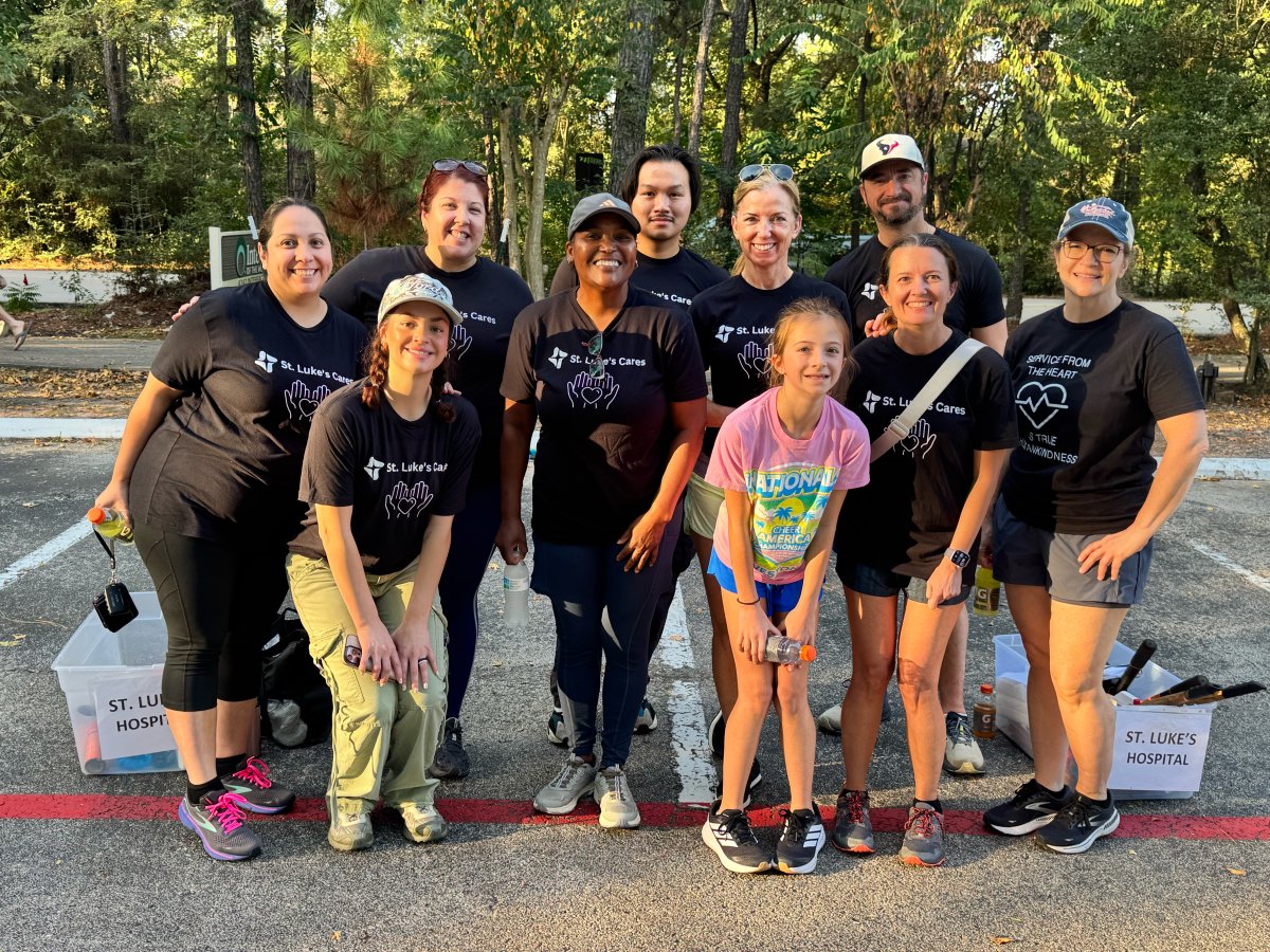 cshhouston's tweet photo. Last Saturday, we teamed up with Interfaith of The Woodlands for Serving Our Seniors. Our crew tackled two yards—weeding, window cleaning and yard work. A huge thanks to Medical Oncology, our interns, St. Luke's Lakeside &amp; Springwoods Village for the hard work! #CommunityService https://t.co/jowuXBqlfZ