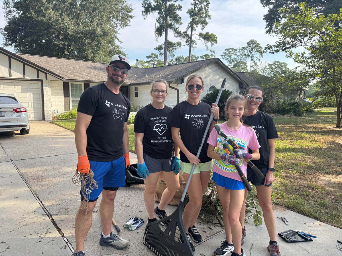 cshhouston's tweet photo. Last Saturday, we teamed up with Interfaith of The Woodlands for Serving Our Seniors. Our crew tackled two yards—weeding, window cleaning and yard work. A huge thanks to Medical Oncology, our interns, St. Luke's Lakeside &amp; Springwoods Village for the hard work! #CommunityService https://t.co/jowuXBqlfZ