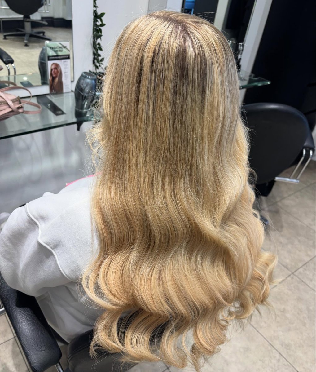 AlexMagowalmf3's tweet photo. +22” of creamy blonde length

Extensions fitted by Ella https://t.co/Vd7TW9iNqB