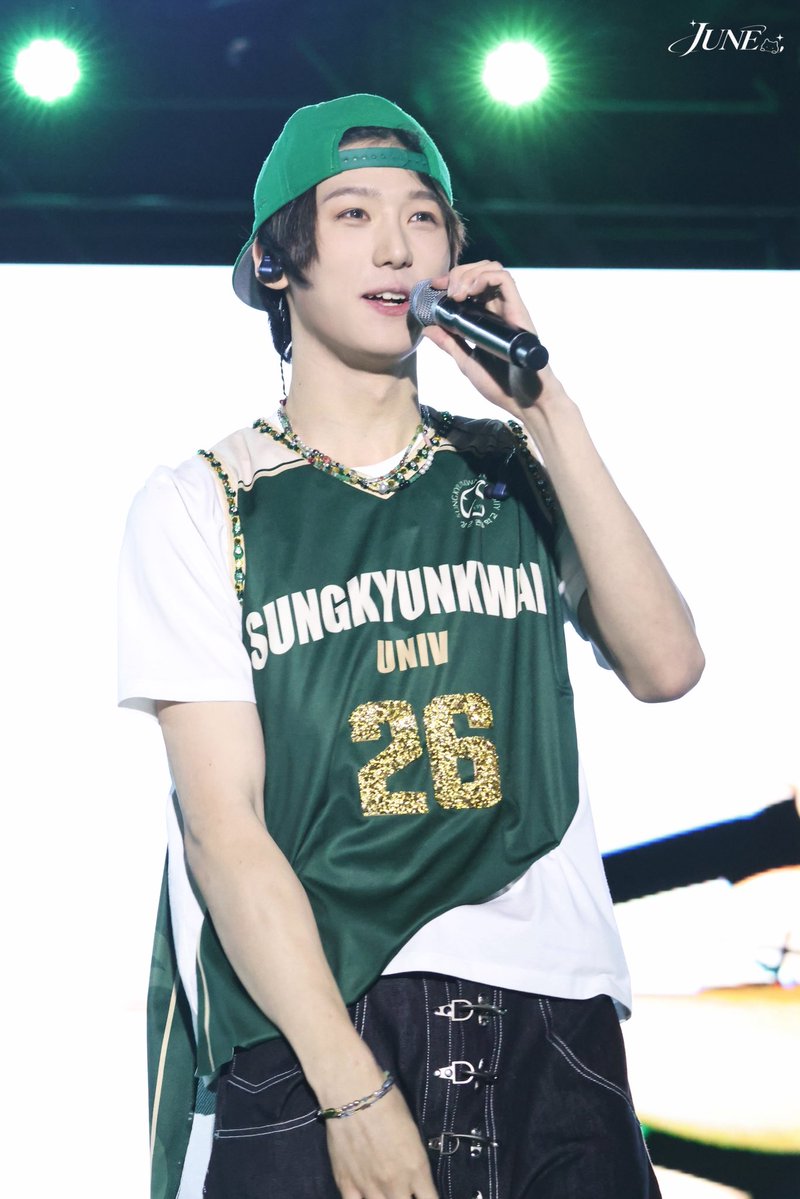 JUNEDIT0325's tweet photo. 20261001 성균관

우리 막내..귀여워..ㅠㅠ

#wayfboys #웨이프보이즈 
#ryan  #라이언 https://t.co/Ay41YK0FWs