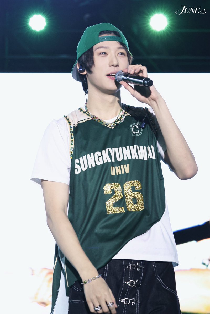 JUNEDIT0325's tweet photo. 20261001 성균관

우리 막내..귀여워..ㅠㅠ

#wayfboys #웨이프보이즈 
#ryan  #라이언 https://t.co/Ay41YK0FWs