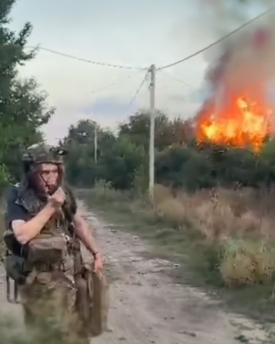 Mac_Volonter's tweet photo. Ofenziva proti pozicím jednotek zesiluje a s ní přibývají i ztráty techniky.

Ve válce rozhoduje i to, kdo dokáže rychleji vrátit lidi a techniku zpět do práce.
Každá nahrazená věc znamená, že se jednotka může agresorovi dál bránit.

Sbírka: 👉 https://t.co/NWcx3IAqif 

Děkujeme že s námi stále pomáháte ❤️🇨🇿🇺🇦

#MacVolonter #PomocUkrajine #Ukrajina