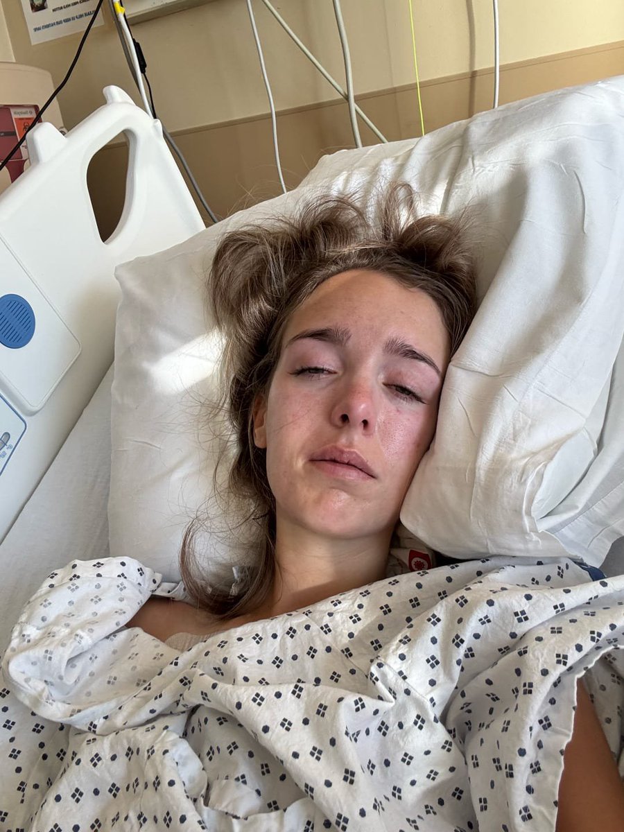 Ashleyx788's tweet photo. 💔 A rare chronic illness has changed my life in ways I never imagined, turning each day into a difficult battle with pain, treatment, and uncertainty.  📷 Despite everything, I refuse to let this illness take away my hope. https://t.co/qPDkAYns4q
