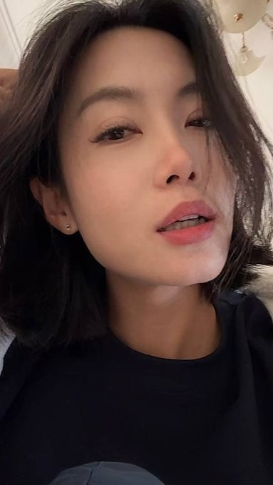 DeepakK05310202's tweet photo. 两个有家室的人，一个离异，一个老婆不配合，明明有家庭有孩子，却依然感觉孤立无助 无人倾诉，没有共鸣，不知道还有多少过着这样生活的。认识一下、让我们成为彼此的漂流瓶！ https://t.co/dN6MZNgOiH