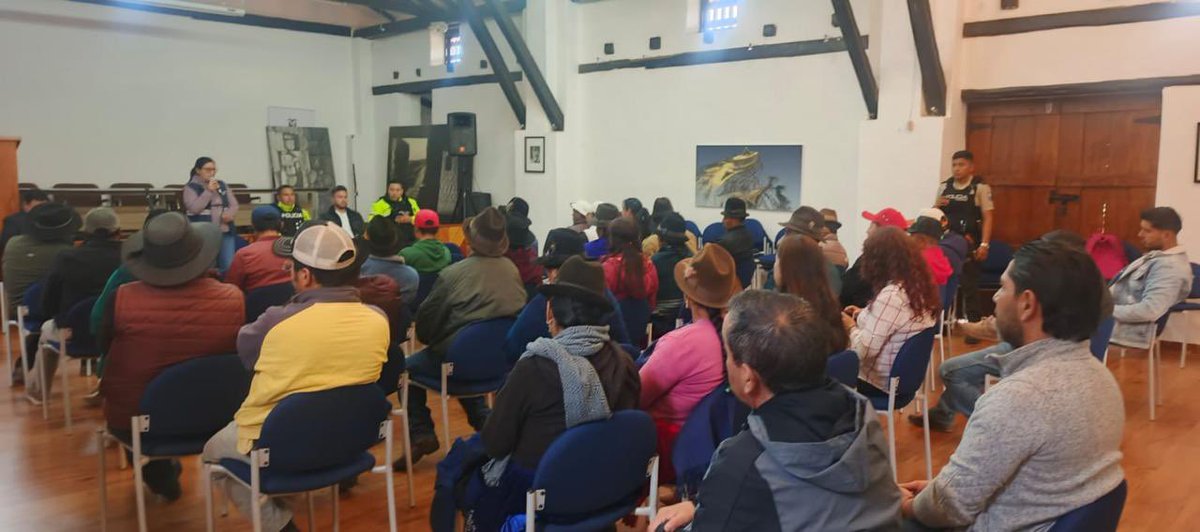 AgrocalidadZ6's tweet photo. 📢| #PrevenciónSanitaria
En #Cañar realizamos una socialización en #Ingapirca, junto a la Tenencia Política y Policía Nacional, para dar a conocer nuestras competencias servicios acciones de control, vigilancia, prevención y regulación sanitaria.
#ProtegemosElAgroEcuatoriano 💪 https://t.co/ryJYslpxhU