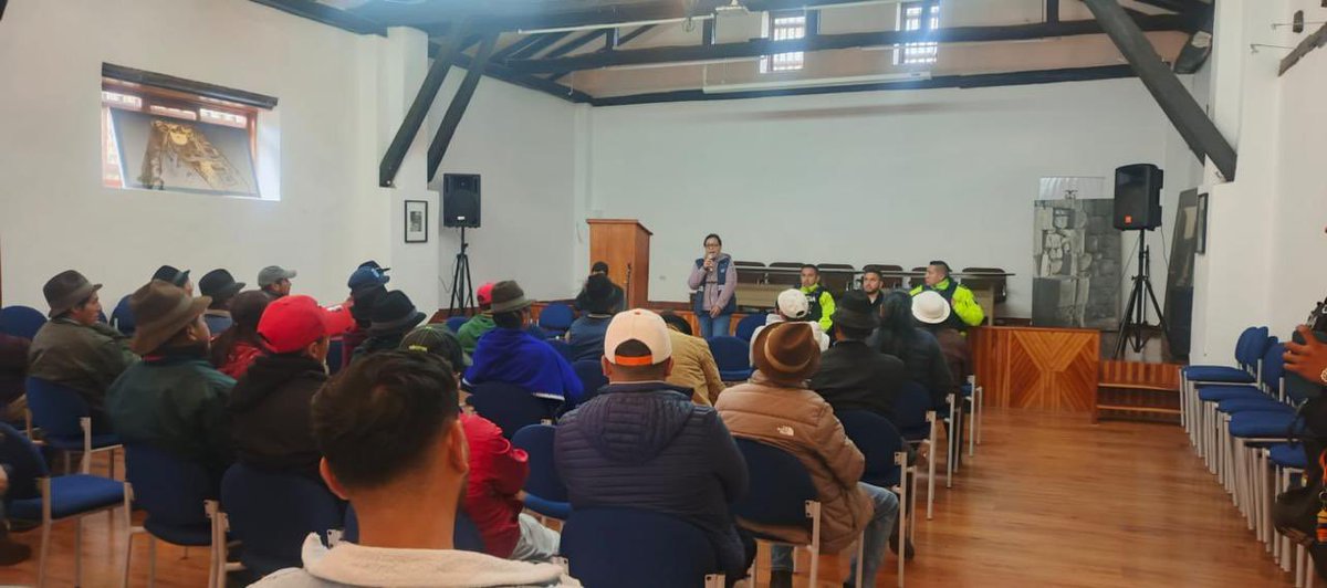 AgrocalidadZ6's tweet photo. 📢| #PrevenciónSanitaria
En #Cañar realizamos una socialización en #Ingapirca, junto a la Tenencia Política y Policía Nacional, para dar a conocer nuestras competencias servicios acciones de control, vigilancia, prevención y regulación sanitaria.
#ProtegemosElAgroEcuatoriano 💪 https://t.co/ryJYslpxhU