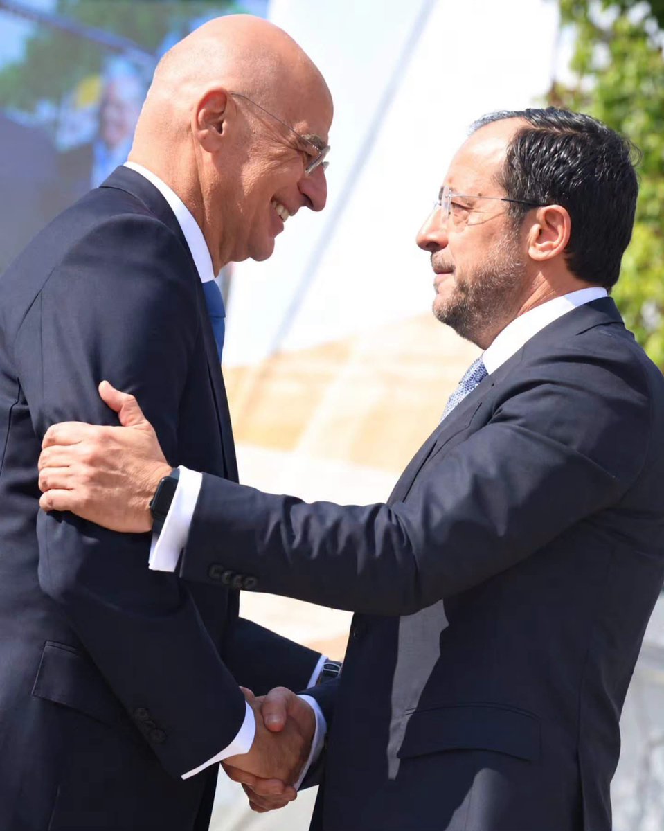 CYpresidency's tweet photo. «Είμαστε δικαιολογημένα περήφανοι για τη χώρα μας», δήλωσε ο Πρόεδρος της Δημοκρατίας με τη λήξη της στρατιωτικής παρέλασης της 1ης Οκτωβρίου, με την ευκαιρία της 66ης επετείου της Ανεξαρτησίας της Κυπριακής Δημοκρατίας. Παρά το γεγονός ότι 14 χρόνια μετά την ίδρυσή της υπέστη τη βάρβαρη τουρκική εισβολή και για 52 τώρα χρόνια τη συνεχιζόμενη κατοχή, η Κυπριακή Δημοκρατία, χάρη στον κυπριακό λαό, έχει προοδεύσει, έχει αναπτυχθεί, έχει αναβαθμιστεί. Ξεκάθαρος στόχος και επιδίωξη είναι η συνεχής αναβάθμιση της χώρας μέσα από την ενίσχυση και τον εκσυγχρονισμό όλων των παραγόντων ισχύος, εσωτερικών και εξωτερικών, με βασική συνιστώσα μια ισχυρή, ανταγωνιστική και ανθεκτική οικονομία που επιτρέπει την αντιμετώπιση προκλήσεων και την επένδυση στην υγεία, στην παιδεία, στο κράτος δικαίου, στο στεγαστικό και σε όλους εκείνους τους τομείς που βελτιώνουν την καθημερινότητα του πολίτη.

Η ενίσχυση όλων των παραγόντων ισχύος της χώρας εξυπηρετεί και την υπ’ αριθμόν ένα προτεραιότητα, που δεν είναι τίποτε άλλο από τον τερματισμό της κατοχής, την απελευθέρωση και την επανένωση της πατρίδας. Στο ίδιο πλαίσιο ενισχύεται συνεχώς και η αποτρεπτική ισχύς της Κυπριακής Δημοκρατίας, μέσα από την αναβάθμιση των εξοπλιστικών προγραμμάτων, των ναυτικών και αεροπορικών υποδομών και, πρωτίστως, μέσα από την επένδυση στο ανθρώπινο δυναμικό της Εθνικής Φρουράς. Την ίδια στιγμή, η παρουσία ξένων αγημάτων από τη Γαλλία, τις Ηνωμένες Πολιτείες, τη Βρετανία και την Αίγυπτο αποτελεί ένδειξη των συνεργασιών της Κυπριακής Δημοκρατίας και της αναβάθμισης της χώρας.

Στο πλαίσιο των εκδηλώσεων, ο Πρόεδρος της Δημοκρατίας παρέστη στο τρισάγιο στους τάφους των ηρώων και κατέθεσε στεφάνια στα Φυλακισμένα Μνήματα, στον ανδριάντα του Αρχιεπισκόπου Μακαρίου Γ΄ και στο Μνημείο Δημοκρατίας και Αντίστασης, ενώ δέχθηκε και τον Υπουργό Εθνικής Άμυνας της Ελλάδας κ. Νίκο Δένδια.

Χρόνια πολλά στην Κυπριακή Δημοκρατία.🇨🇾

1/3…
