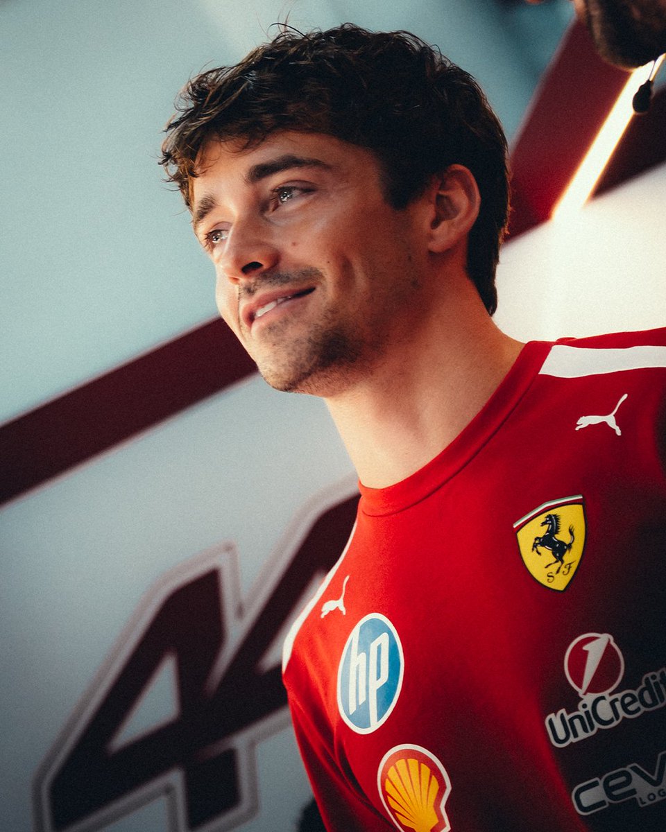 ScuderiaFerrari's tweet photo. Wouldn’t be a trip to the garage without some 🤝 from CL https://t.co/NAJzS5mj66