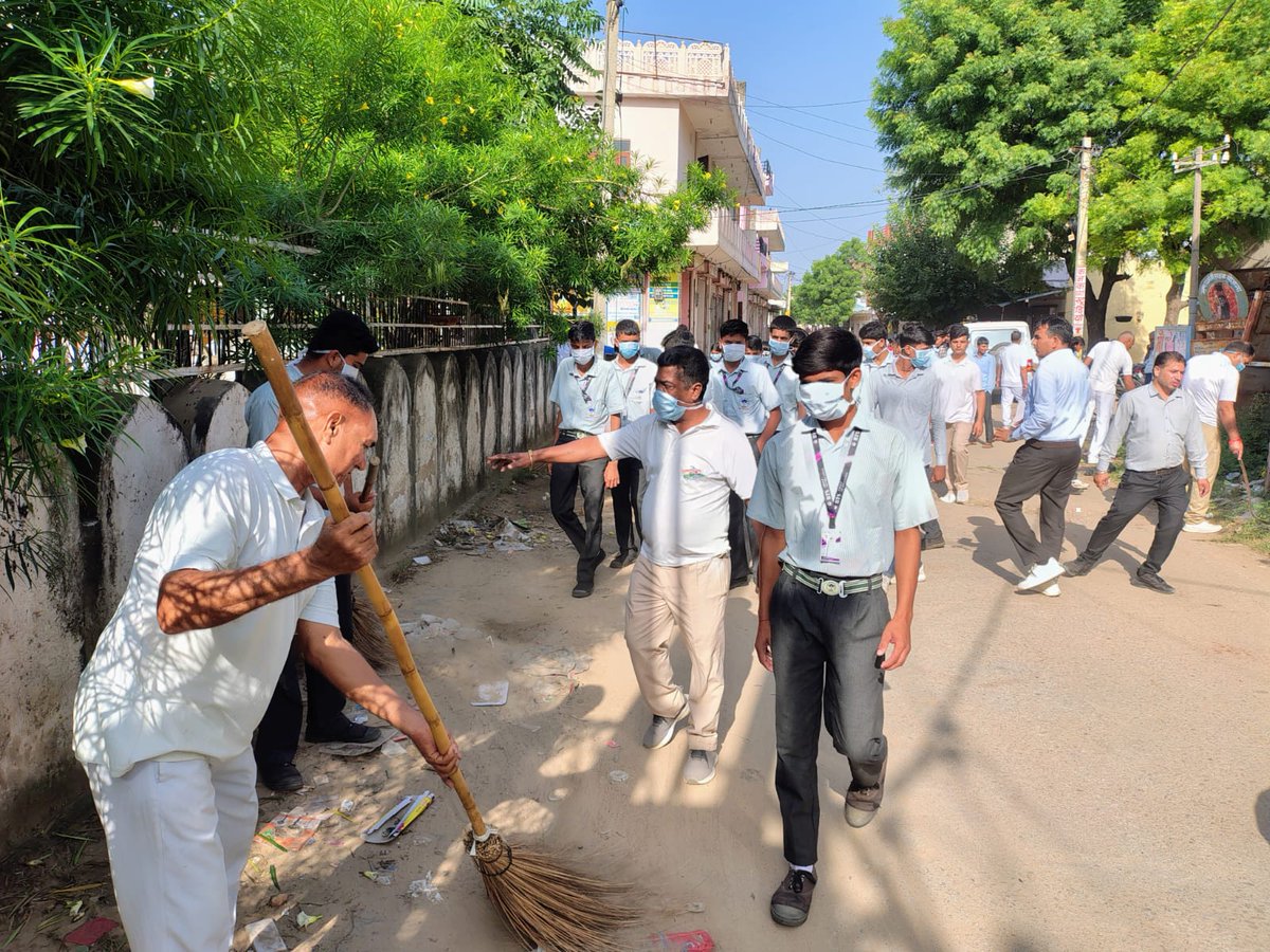 246_bncrpf's tweet photo. Shramdaan Conducted at Nayla Bus stand & Ambedkar Park under Collective action of Raj Sec and #246bn for Voluntary Shramdaan, "Ek Din Ek Ghanta Ek Saath, Collaboration of MLA, sarpanch and school children embibing youthful presence & awareness
@PMOIndia
@HMOIndia
@crpfindia https://t.co/IH2RgHpoBd