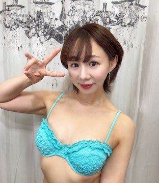 nanasehero9's tweet photo. 📢本日リリースイベント｜成宮いろは

10月2日は
17:30から秋葉原でイベント開催予定📖

今回は50名枠🔍

夕方チェックしておきたい女優のひとりです👀

成宮いろはさんを知っている人、
推している人いますか？
【https://t.co/lEXwcaAar6】
#成宮いろは #オトナ図鑑 https://t.co/2UwqQrqLDv