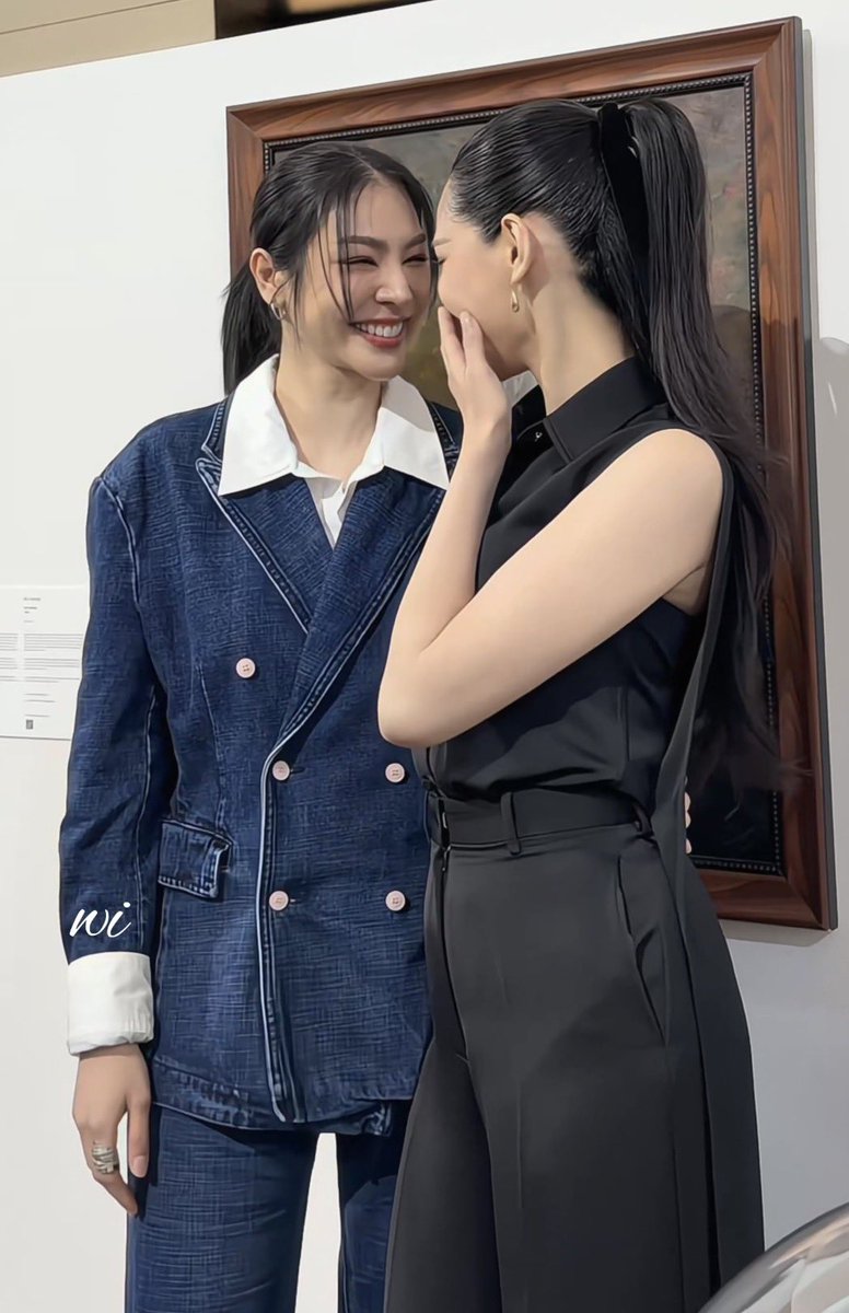 norisfunbase's tweet photo. WHEN GL MOM MEETS GL DAD 🔥 👑🫠

BAZAARART2026 X BINT SIREETHORN
#BINTxBAZAARART 
#BAZAARArtxFayeAtom https://t.co/CYnMYAzSyn