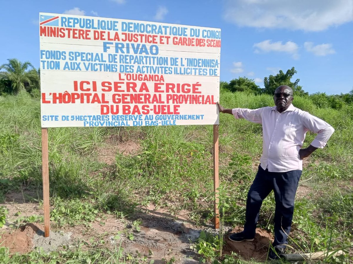 FrivaoRDC's tweet photo. Le Fonds Spécial de Répartition de l’Indemnisation aux Victimes des Activités Illicites de l’Ouganda en RDC (@FrivaoRDC) informe l'opinion publique et les communautés des victimes de l’acquisition officielle d’un site d’une superﬁcie de 5 hectares, destiné à abriter la construction de l’Hôpital Général Provincial Moderne.

Situé dans la commune de TEPATONDELE, au quartier NDOLI, dans la ville de #BUTA, chef-lieu du Bas-Uélé, ce site répond rigoureusement aux normes techniques, urbanistiques et environnementales requises pour un projet d’envergure sanitaire de cette nature. 

Cette réalisation majeure a été rendue possible grâce à l'implication personnelle et au leadership du Gouverneur de la province du Bas-Uélé, que le FRIVAO tient à remercier chaleureusement pour son accompagnement institutionnel. Elle s’inscrit également dans le cadre de la mise en œuvre des réparations collectives décidées pour matérialiser la volonté du Gouvernement de réparer les préjudices subis par les victimes lors des activités illicites de l’Ouganda commises sur le territoire congolais entre 1998 et 2003, conformément aux orientations données par l'arrêt de la Cour Internationale de justice (@CIJ_ICJ) du 09 février 2022.

Il sied de noter que cette même démarche inclusive se poursuivra incessamment dans les provinces de la Tshopo, du Haut-Uélé et de l’Ituri, couvrant ainsi l’ensemble des quatre provinces initialement ciblées par ce programme de réparations collectives.

Le FRIVAO réaffirme son engagement indéfectible à œuvrer dans la transparence, l’équité et la participation communautaire afin que chaque projet collectif contribue efficacement au développement durable et à la restauration de la dignité des victimes.

Cellule de Communication