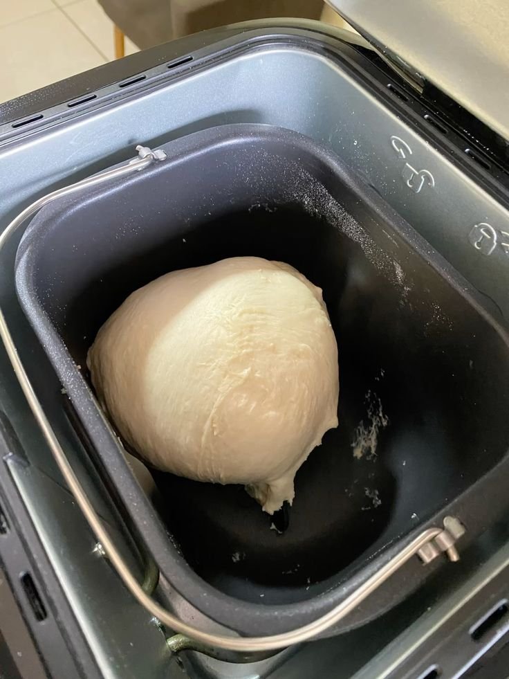 kafklore's tweet photo. simplesmente o melhor eletrodoméstico da vida: panificadora elétrica

acordar com cheirinho de pão pela casa não tem preço https://t.co/BxrIOysZjo