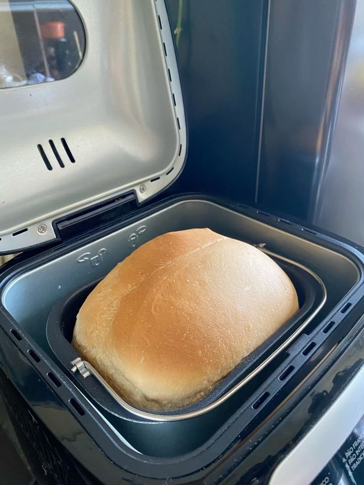 kafklore's tweet photo. simplesmente o melhor eletrodoméstico da vida: panificadora elétrica

acordar com cheirinho de pão pela casa não tem preço https://t.co/BxrIOysZjo