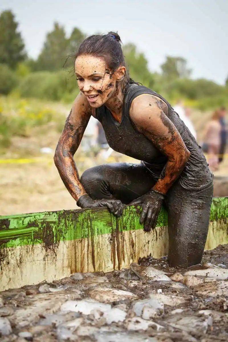 june_zyx817's tweet photo. I spotted a round, awkward guy with a sweaty face wading through a swamp while adjusting his glans gland—what a weird outdoor sight! https://t.co/KkvF63lKH0