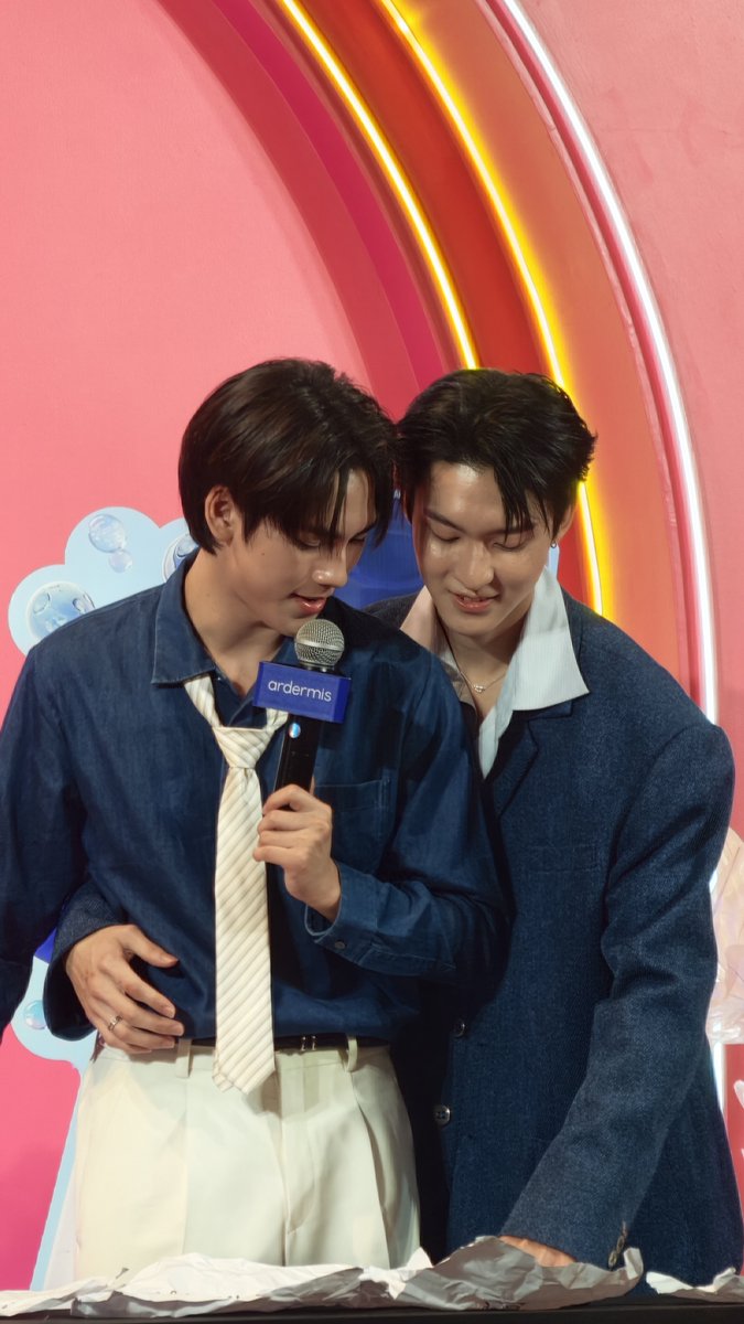 jiryuchart's tweet photo. i’m really starting to get used to ryu grabbing pat’s waist 😌

RJPJ X ARDERMIS TOPS
#ardermisxRyujinPatji https://t.co/8XcFAeuajU