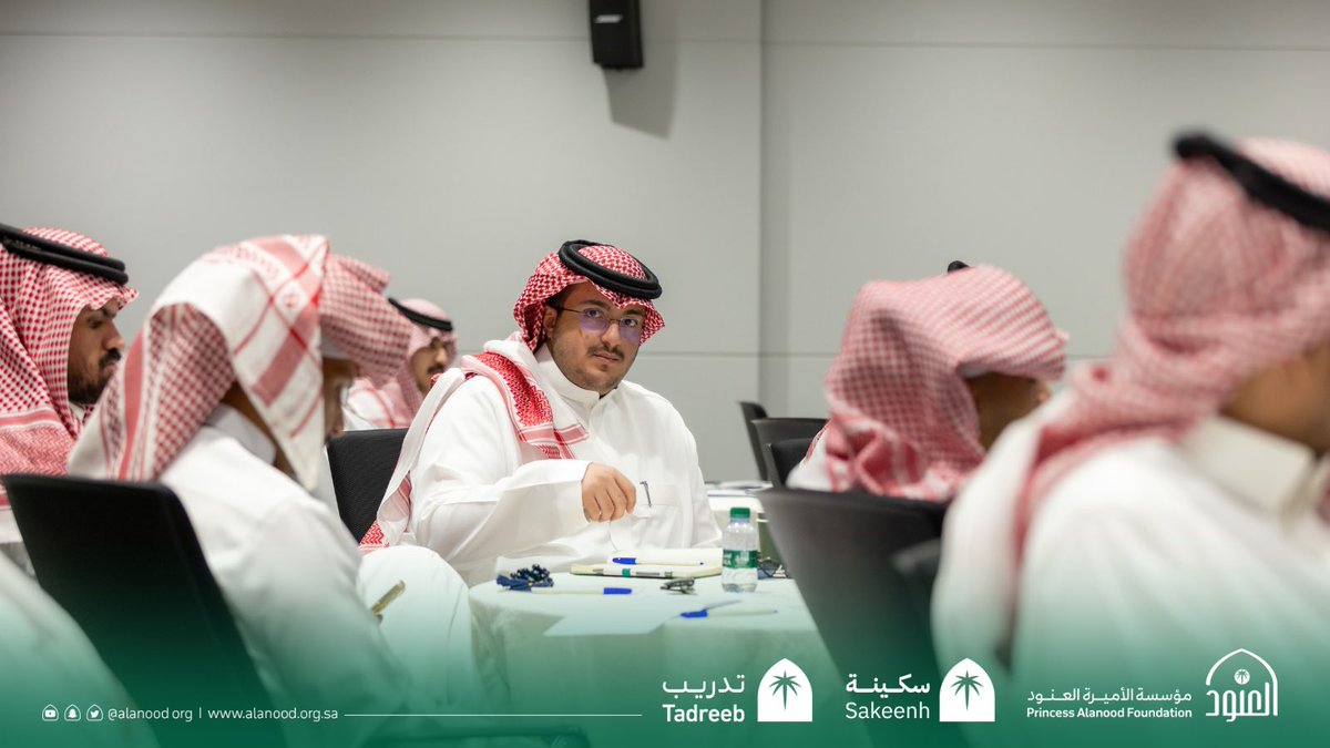 sakeenh_sa's tweet photo. يقدّم أ. عبدالله بن سلمان العبيلي مقرر «الدوافع النفسية والبيئية والاجتماعية للتعاطي» في الأسبوع الخامس ضمن «دبلوم الحماية واستراتيجيات الوقاية من تعاطي المؤثرات العقلية»، متناولًا أبرز العوامل المرتبطة بالتعاطي.

#مؤسسة_العنود https://t.co/XQnw3hjJ5C
