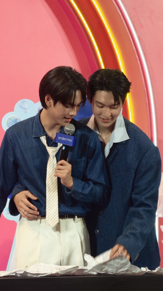 jiryuchart's tweet photo. i’m really starting to get used to ryu grabbing pat’s waist 😌

RJPJ X ARDERMIS TOPS
#ardermisxRyujinPatji https://t.co/8XcFAeuajU