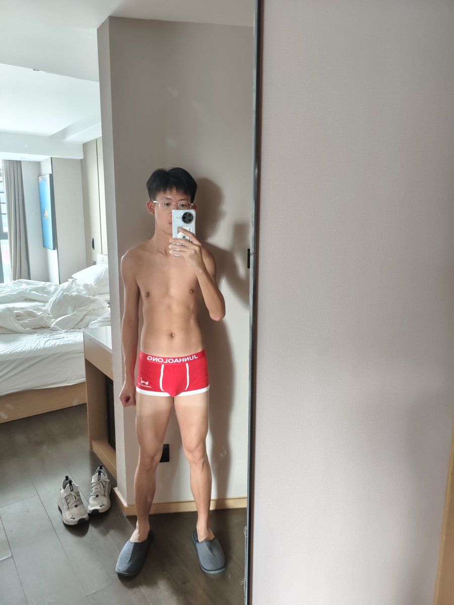 Stephen76089762's tweet photo. 偌大的房间，
却找不到一个深入我的灵魂！
#黑皮 #男大 #暴露 #公0 https://t.co/Gs9KWNWTAL