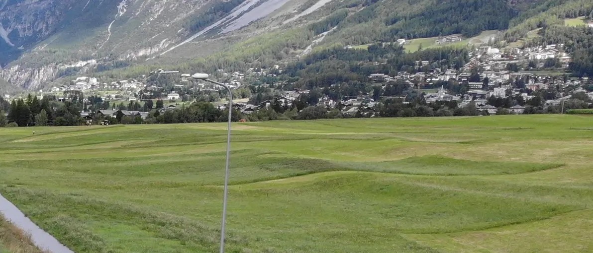 ConsLomb's tweet photo. A seguito della recente sentenza del Tar, la Commissione #Territorio torna a parlare della tangenzialina di #Bormio.   
In audizione i comitati hanno nuovamente espresso contrarietà e proposto di valutare alternative. 

Leggi #LombardiaQuotidiano ⬇️ 
https://t.co/nIOq185aAp https://t.co/MBn0IpLIrn