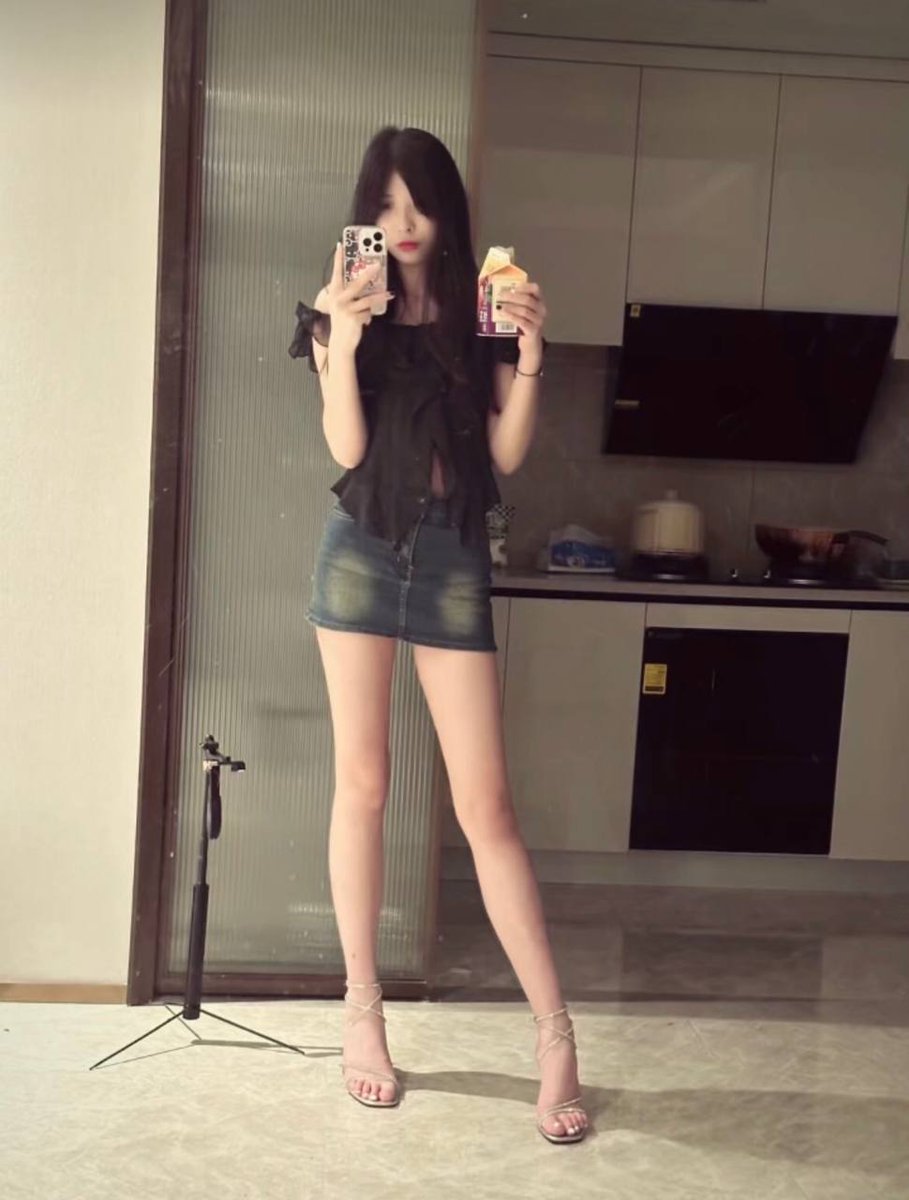 sacieth's tweet photo. 南京女王

身高172 体重98 脚码41

本主颜值甜美，手段严厉

擅长调教： 耳光，踩踏，捆绑，踢裆，脚奴，鞋奴，狗奴，烟灰缸，滴蜡，羞辱，人体板凳，鞭打，骑马，龟责， 四爱，黄金，圣水，圈养

喜欢高素质且干净的小狗 https://t.co/BpFsaci1VP
